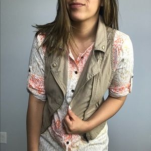 Maurice’s khaki vest